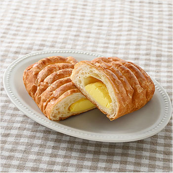 ファミリーマート たっぷりクリームデニッシュ(北海道産牛乳入りクリーム使用)